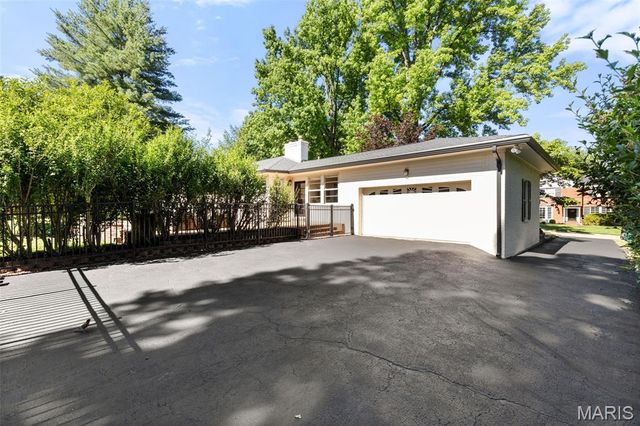 10 Ridge Line Drive, Warson Woods, MO 63122