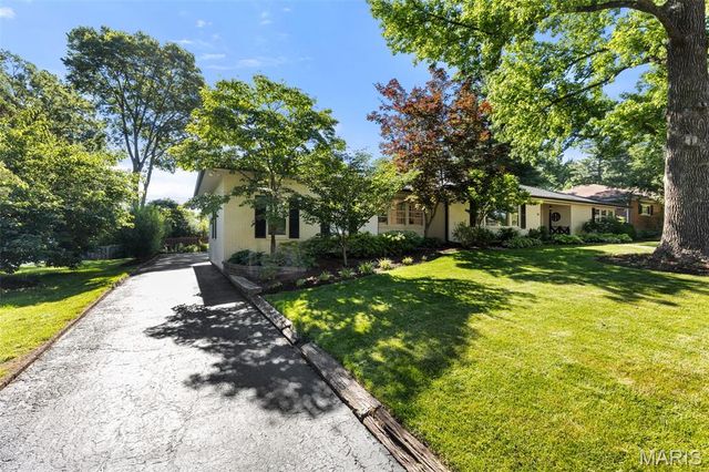 10 Ridge Line Drive, Warson Woods, MO 63122