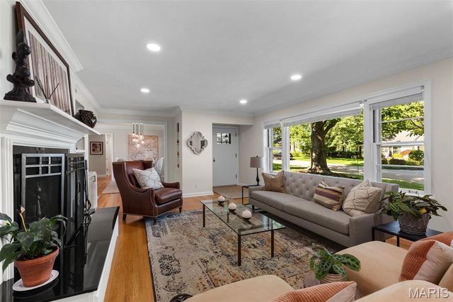 10 Ridge Line Drive, Warson Woods, MO 63122
