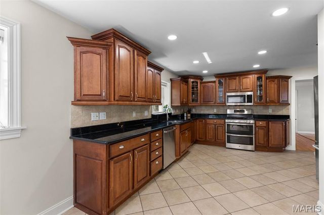 10 Ridge Line Drive, Warson Woods, MO 63122