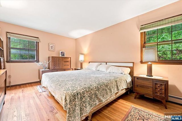 24 Hickory Road, Ringwood, NJ 07456