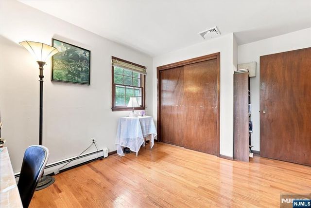 24 Hickory Road, Ringwood, NJ 07456