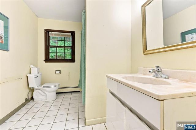 24 Hickory Road, Ringwood, NJ 07456