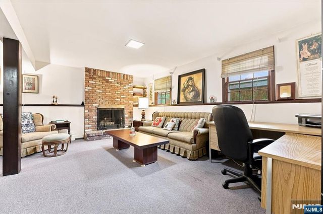 24 Hickory Road, Ringwood, NJ 07456