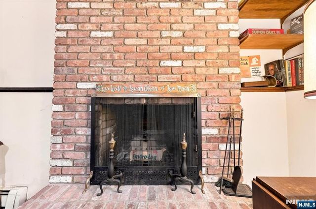 24 Hickory Road, Ringwood, NJ 07456