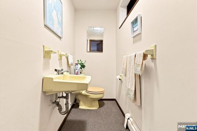 24 Hickory Road, Ringwood, NJ 07456