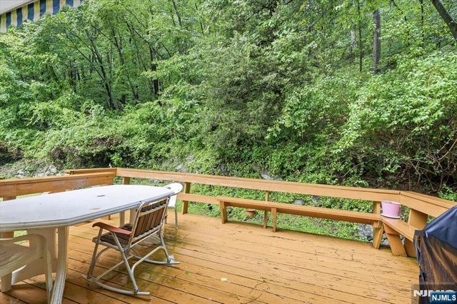 24 Hickory Road, Ringwood, NJ 07456