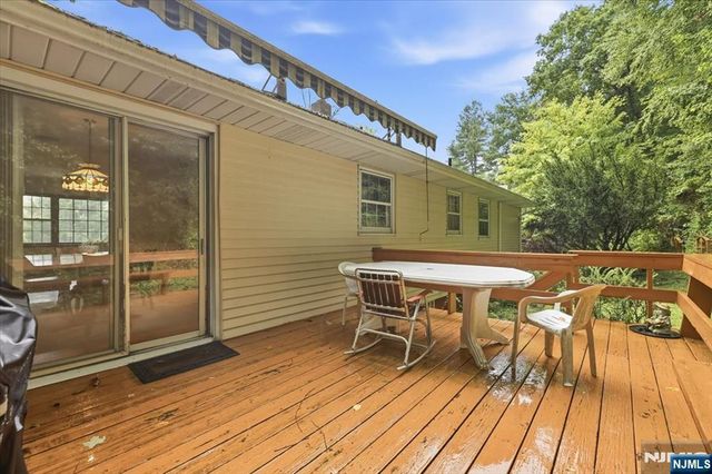 24 Hickory Road, Ringwood, NJ 07456