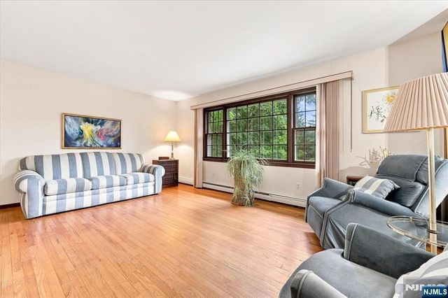 24 Hickory Road, Ringwood, NJ 07456