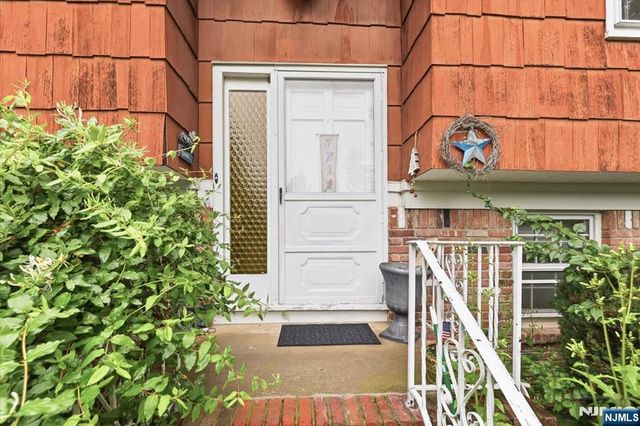 24 Hickory Road, Ringwood, NJ 07456