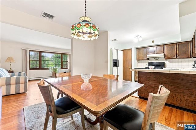 24 Hickory Road, Ringwood, NJ 07456