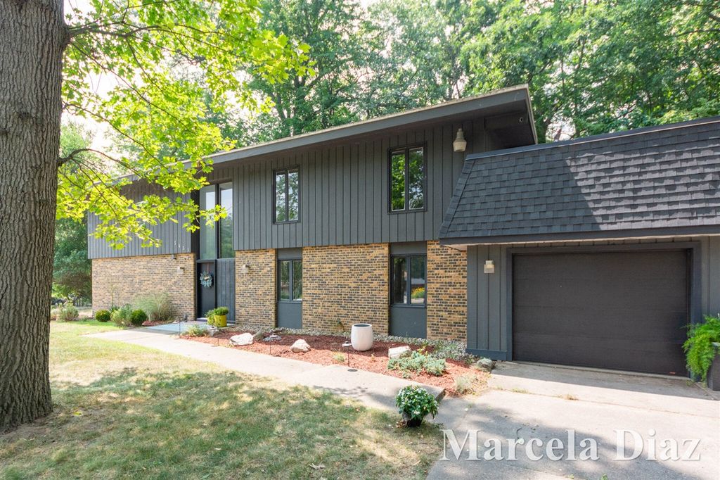 3431 Tricklewood Drive, Grand Rapids, MI 49546