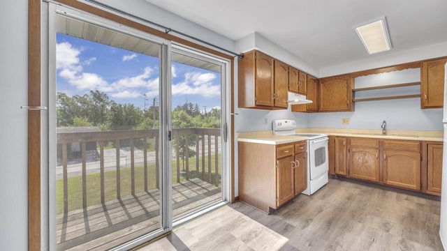 215 S 11 STREET, Oostburg, WI 53070