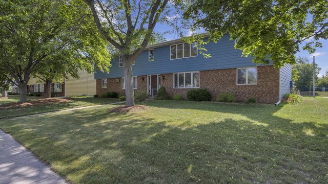 215 S 11 STREET, Oostburg, WI 53070