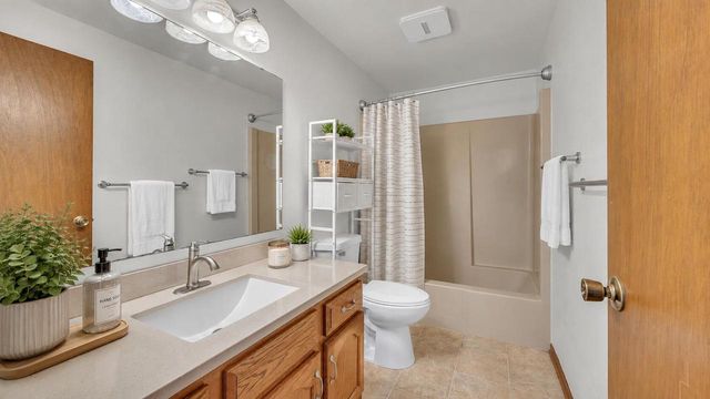 215 S 11 STREET, Oostburg, WI 53070