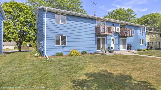 215 S 11 STREET, Oostburg, WI 53070