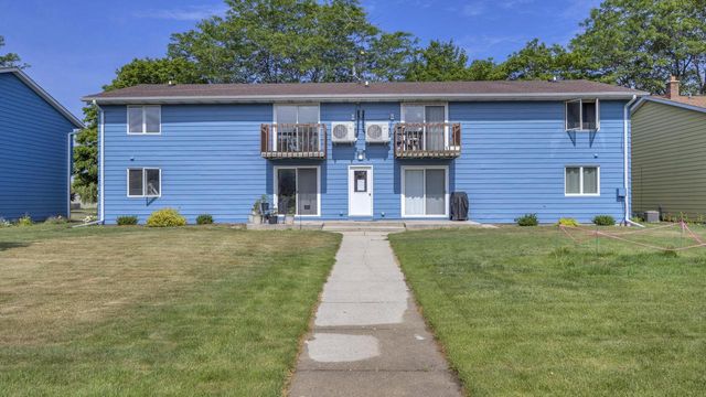 215 S 11 STREET, Oostburg, WI 53070