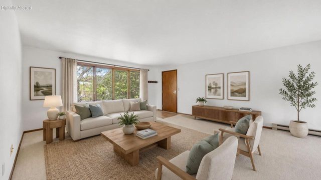 215 S 11 STREET, Oostburg, WI 53070
