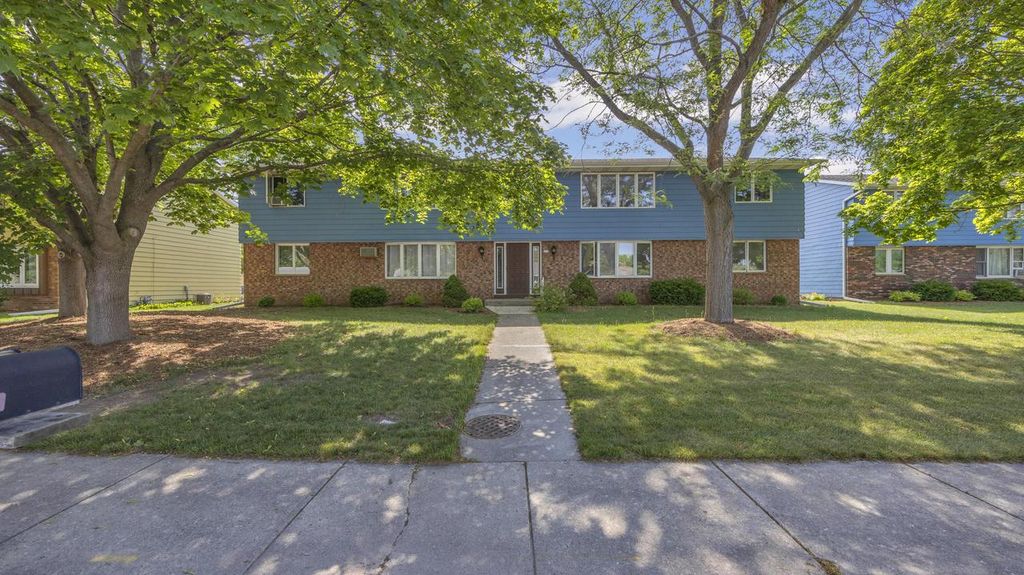 215 S 11 STREET, Oostburg, WI 53070
