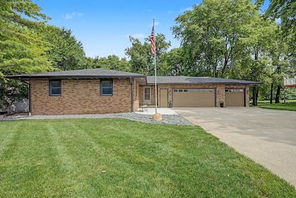 2349 Lake View Drive, Ames, IA 50010