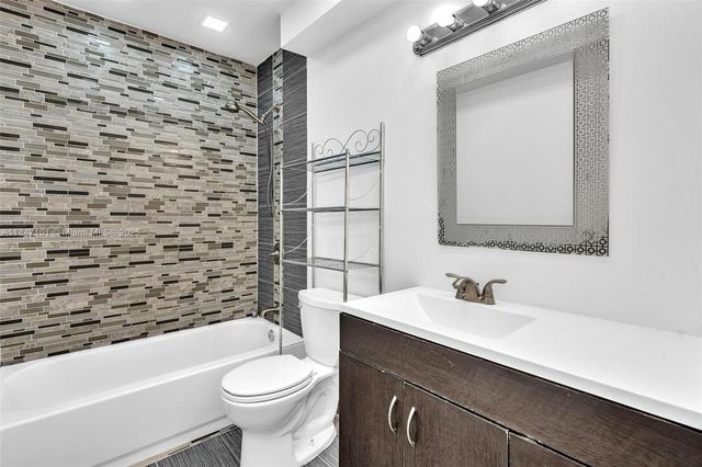 5012 SW 40 AV 5012, Fort Lauderdale, FL 33312