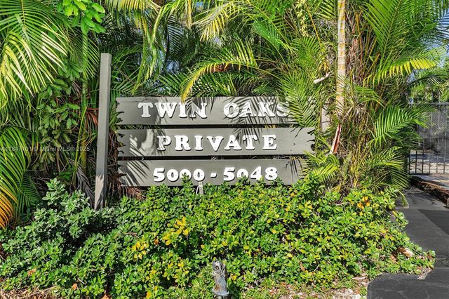 5012 SW 40 AV 5012, Fort Lauderdale, FL 33312
