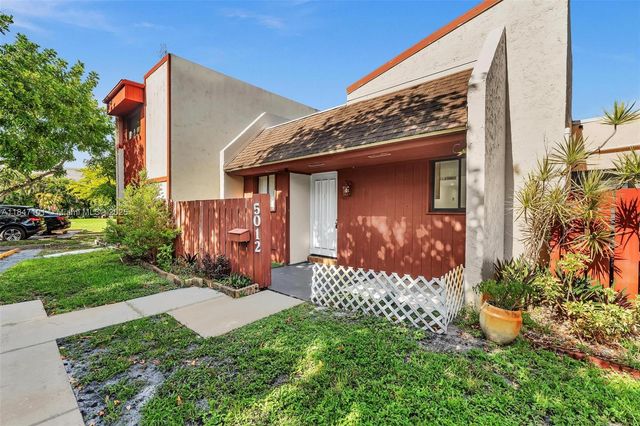 5012 SW 40 AV 5012, Fort Lauderdale, FL 33312