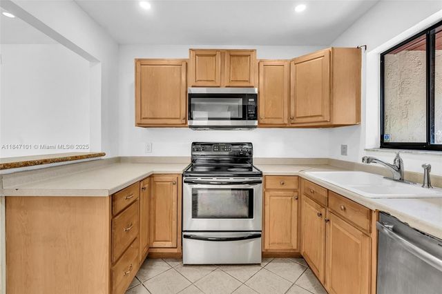 5012 SW 40 AV 5012, Fort Lauderdale, FL 33312