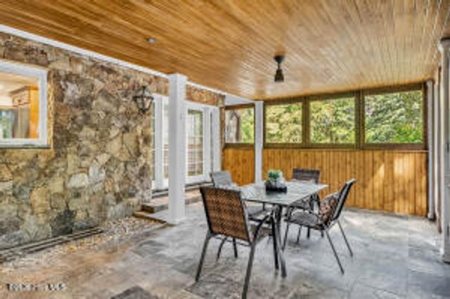 52 Dogwood Acres Drive, Chapel Hill, NC 27516