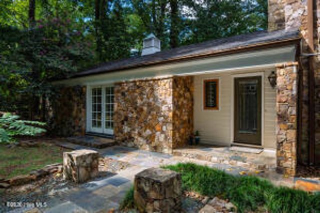 52 Dogwood Acres Drive, Chapel Hill, NC 27516