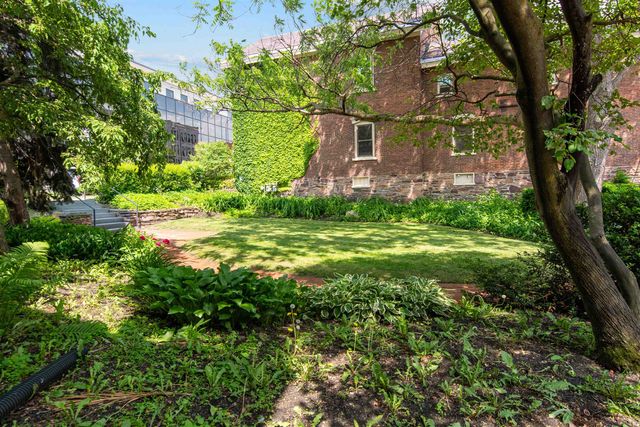 89 College St Unit A-2, Burlington, VT 05401