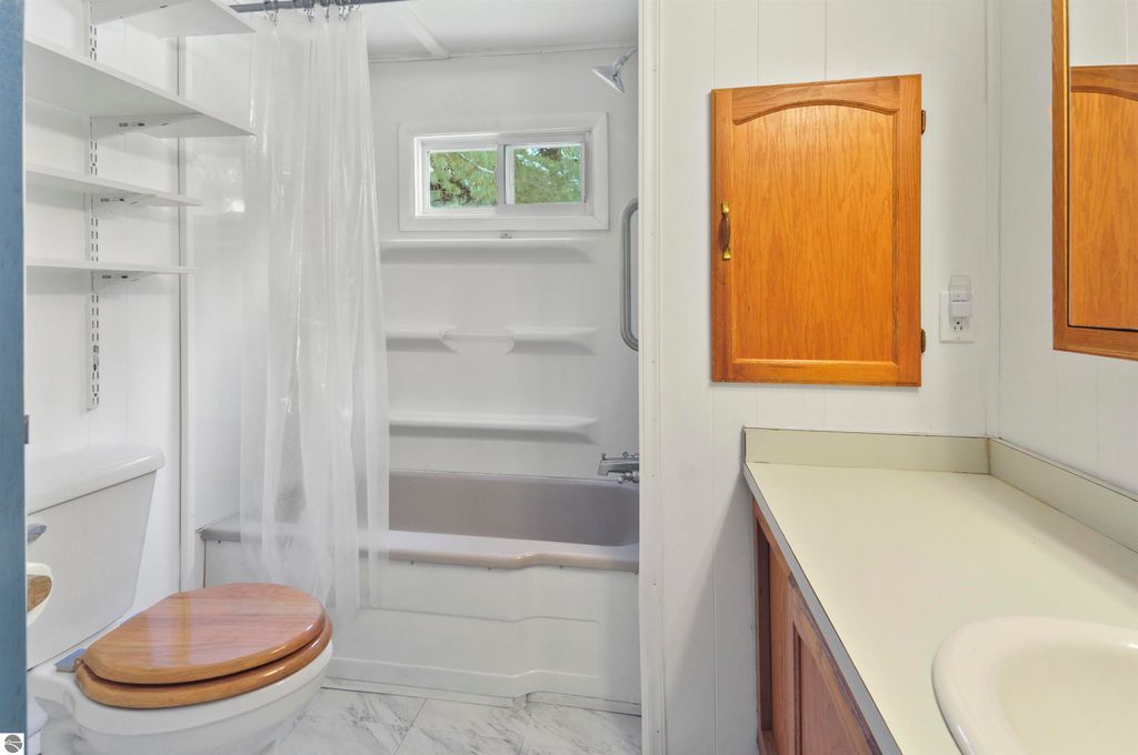 Image 11 of property listing at 885 N 7 Mile Road, Lake City, MI 49651