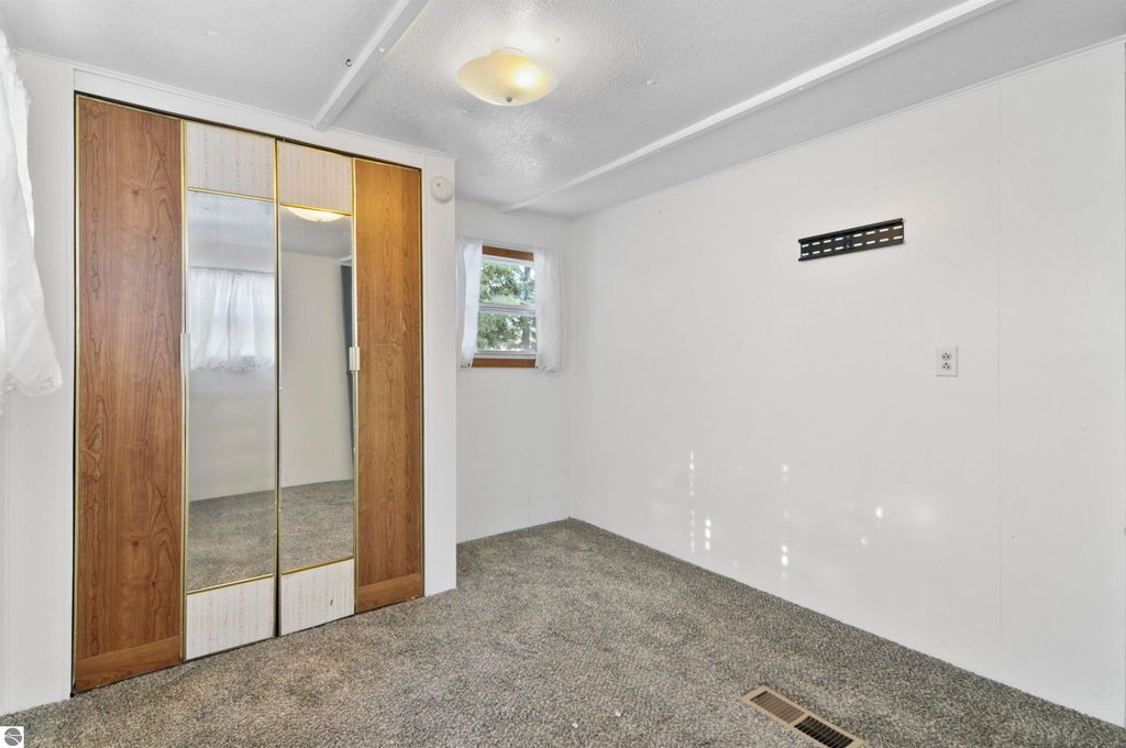 Image 14 of property listing at 885 N 7 Mile Road, Lake City, MI 49651