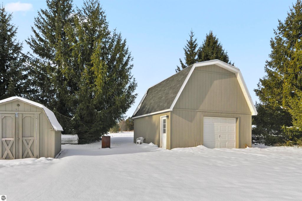 Image 18 of property listing at 885 N 7 Mile Road, Lake City, MI 49651