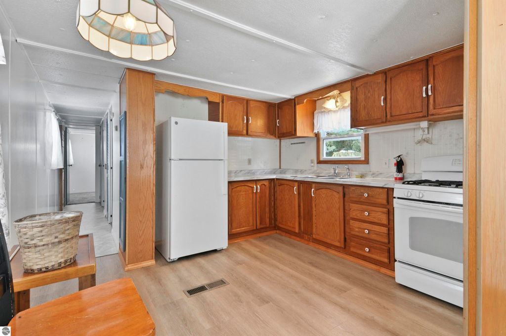 Image 2 of property listing at 885 N 7 Mile Road, Lake City, MI 49651