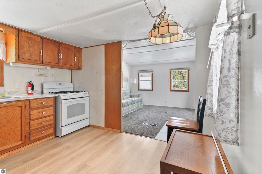 Image 7 of property listing at 885 N 7 Mile Road, Lake City, MI 49651