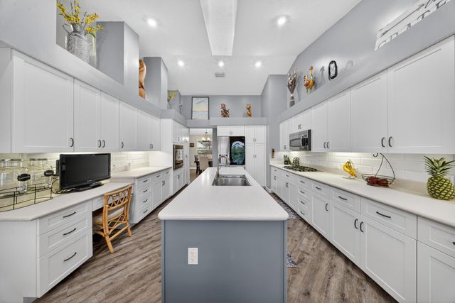 542 SW Sanctuary Drive, Port St. Lucie, Port St Lucie, FL 34986