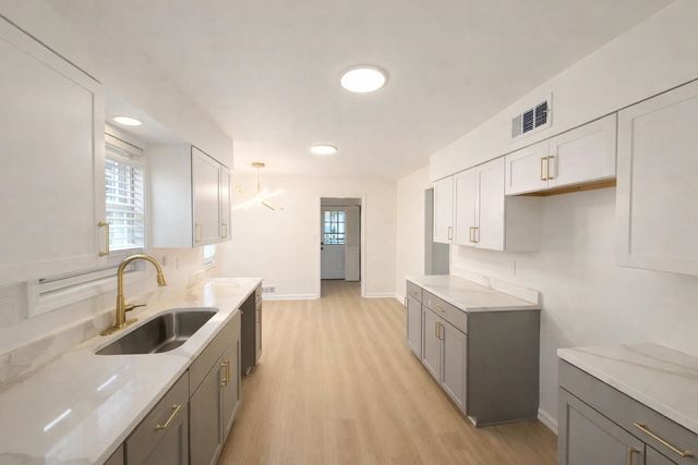 3122 GLENFINNAN RD, Memphis, TN 38128