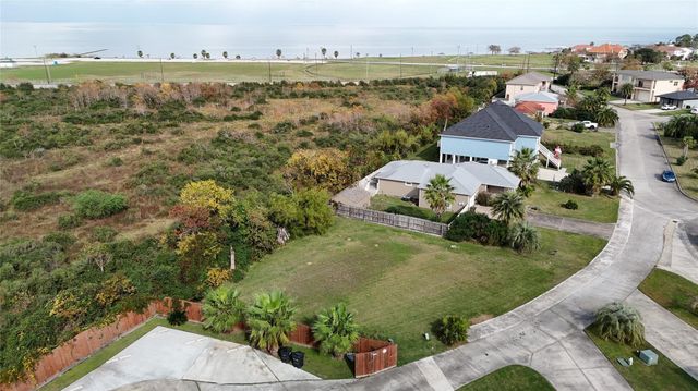 226 Debbie Lane, San Leon, TX 77539