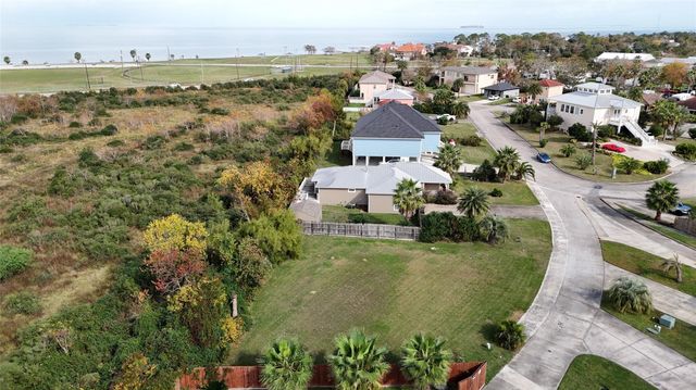 226 Debbie Lane, San Leon, TX 77539