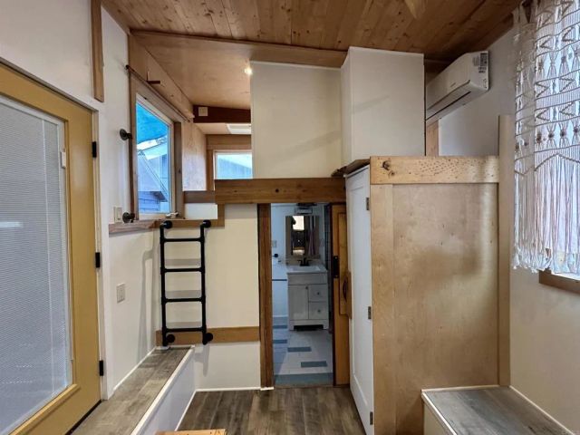 1549 N Vulcan 1, Encinitas, CA 92024