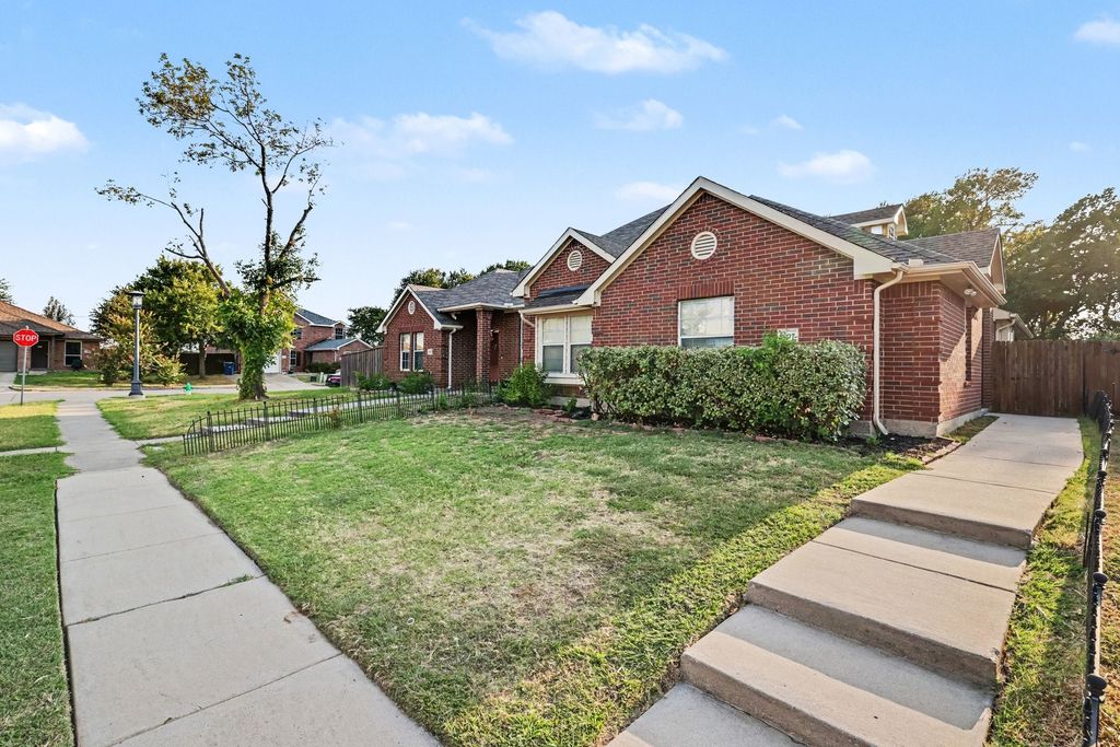 1637 Myrtle Drive, Little Elm, TX 75068