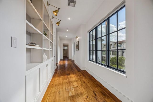 4521 Blossom Street, Houston, TX 77007