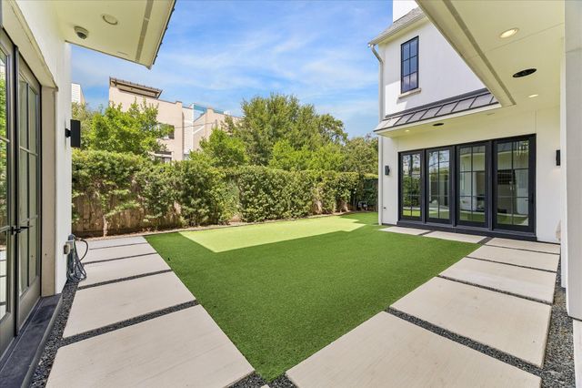 4521 Blossom Street, Houston, TX 77007