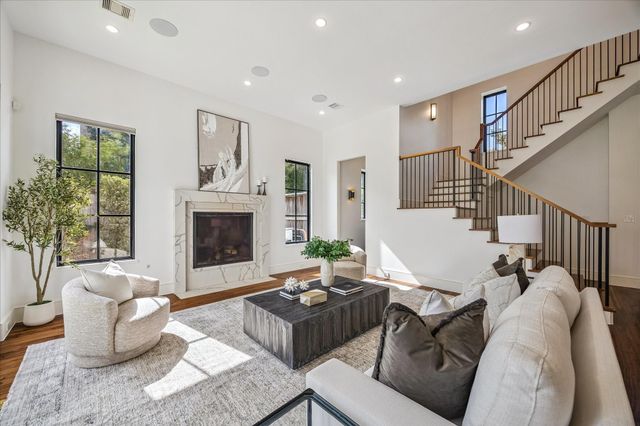 4521 Blossom Street, Houston, TX 77007