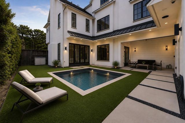 4521 Blossom Street, Houston, TX 77007