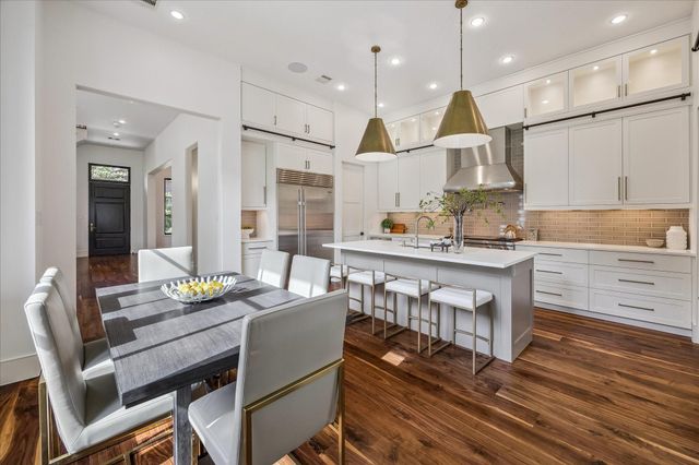 4521 Blossom Street, Houston, TX 77007