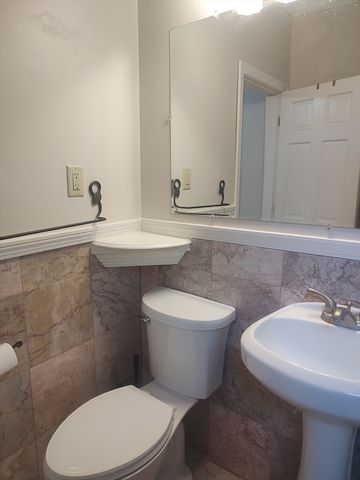 28 Mt. Auburn St. 1, Cambridge, MA 02138
