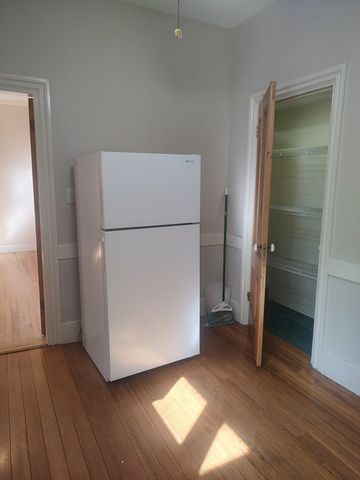 28 Mt. Auburn St. 1, Cambridge, MA 02138