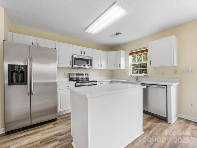 2914 Bridgeville Lane, Charlotte, NC 28262